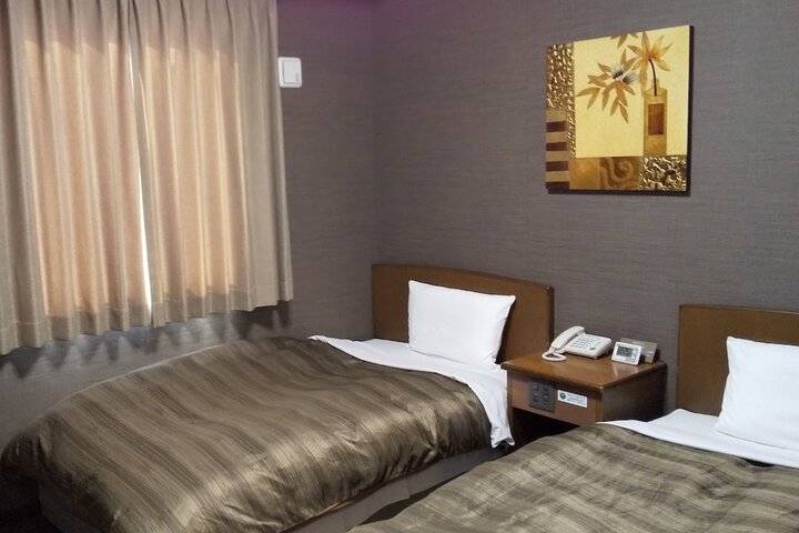 Room 11 of 21