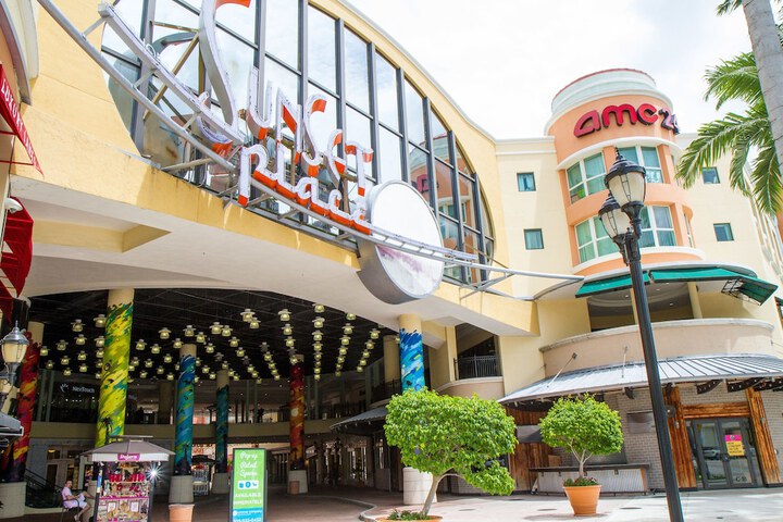 Shopping mall