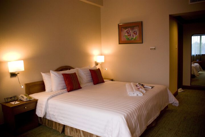 Room 5 of 18