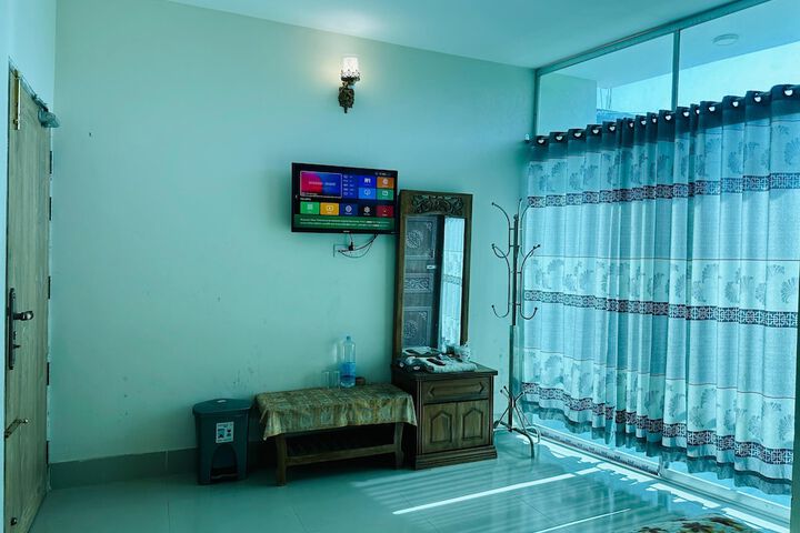 Room 6 of 25