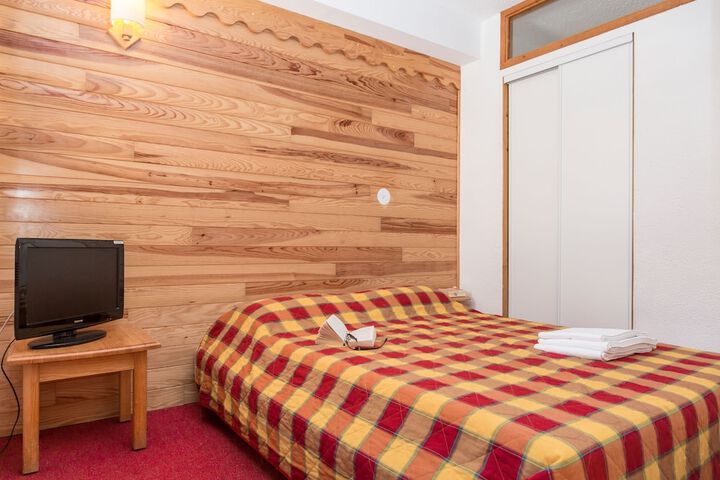 Room 4 of 19