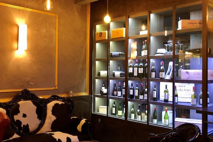 Lounge 63 of 74