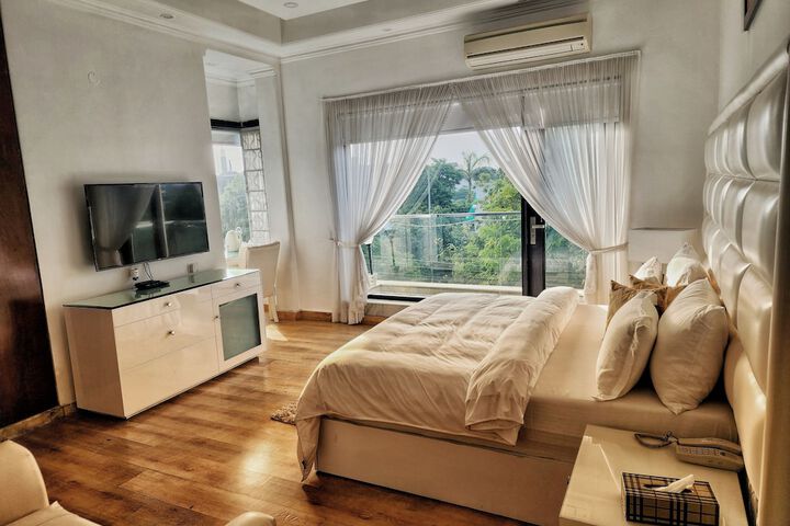 Room 8 of 22