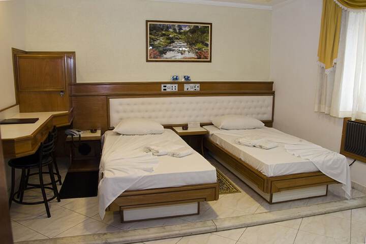 Room 9 of 27