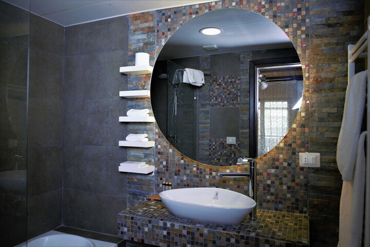 Room 14 of 22