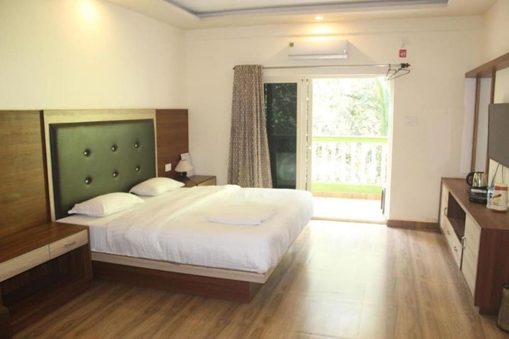 Room 8 of 25
