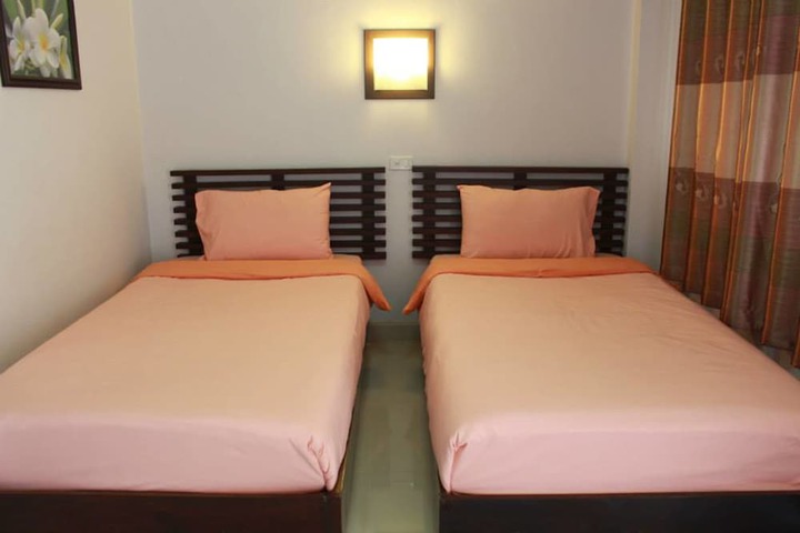 Room 2 of 32