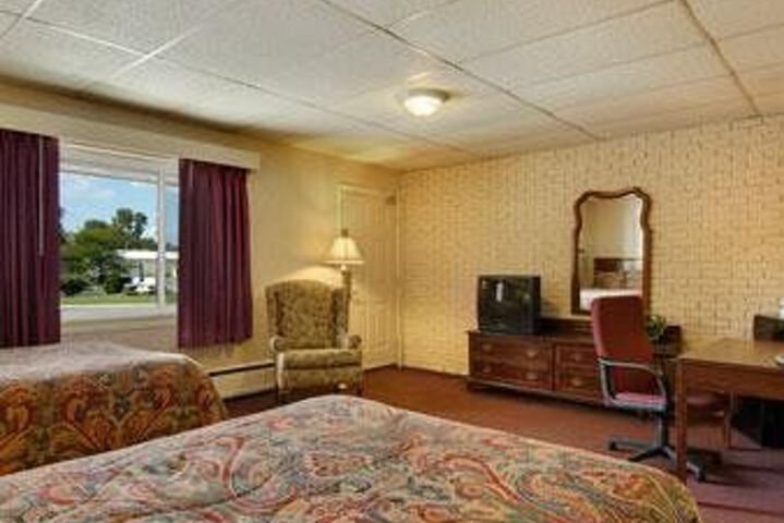 Room 9 of 18
