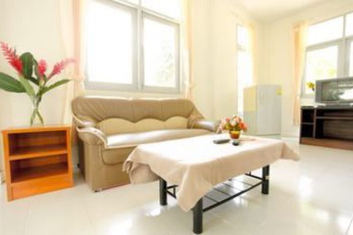Room 6 of 11