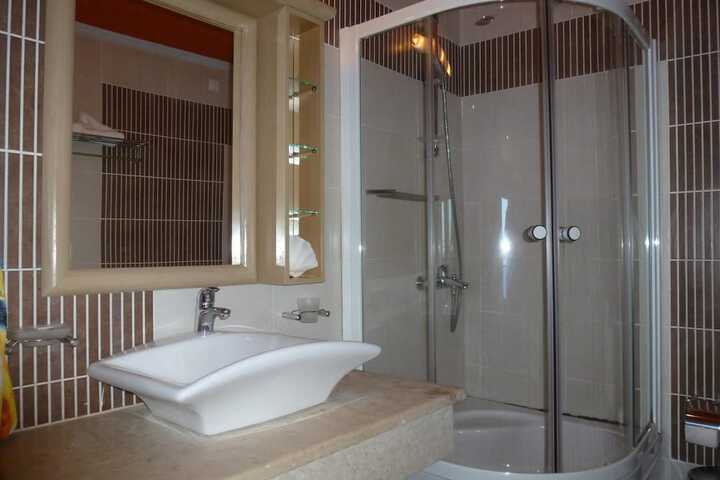 Room 25 of 66