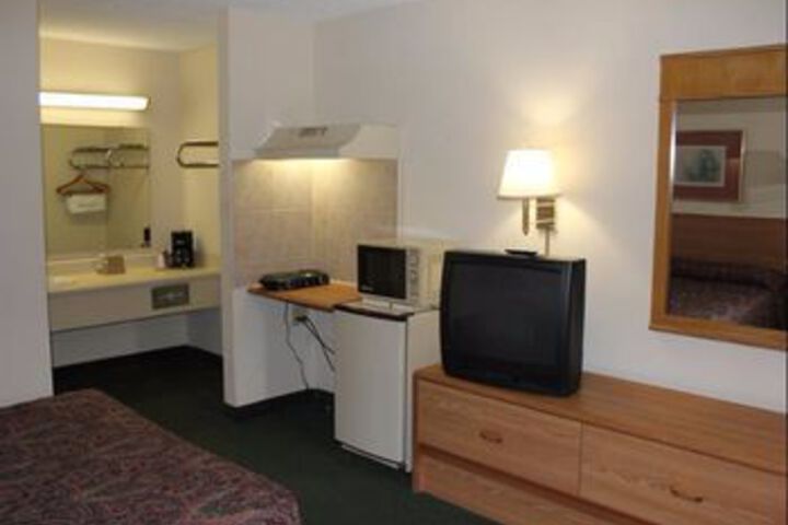 Room 9 of 37
