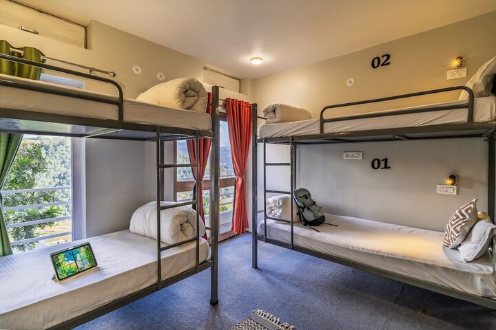 Room 32 of 72
