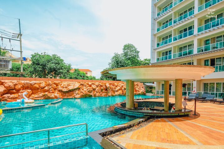 Hotel with Pool