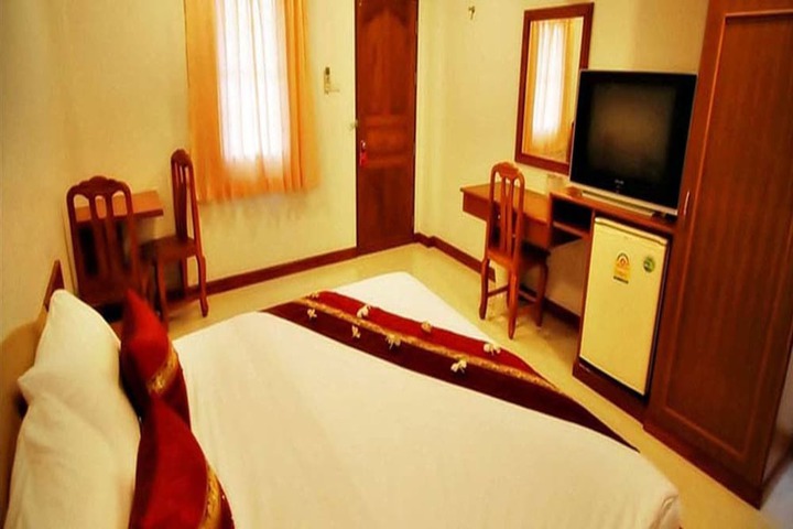 Room 6 of 34