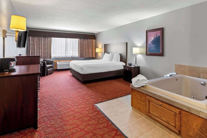 1 King Bed (10 of 15)