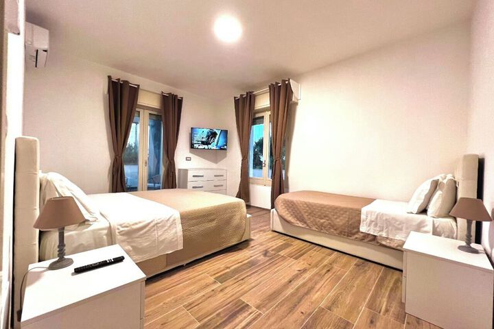 Room 9 of 13