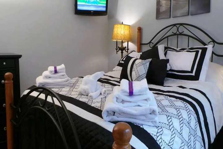 Room 2 of 20