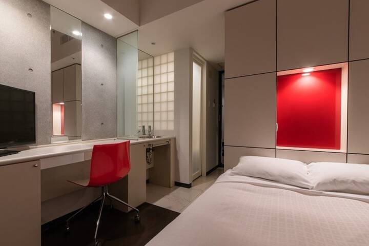 Room 9 of 42