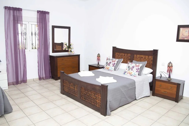 Room 6 of 25