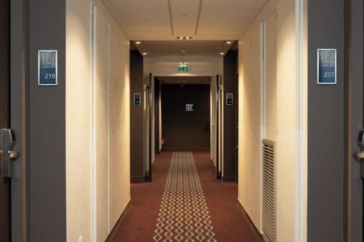 Ballroom/Hall 60 of 76