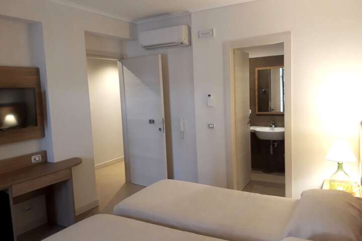 Room 14 of 18