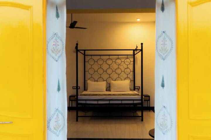 Room 27 of 78