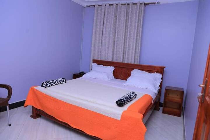 Room 4 of 7