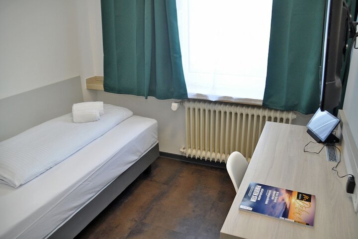 Room 18 of 50
