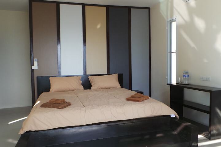 Room 10 of 48