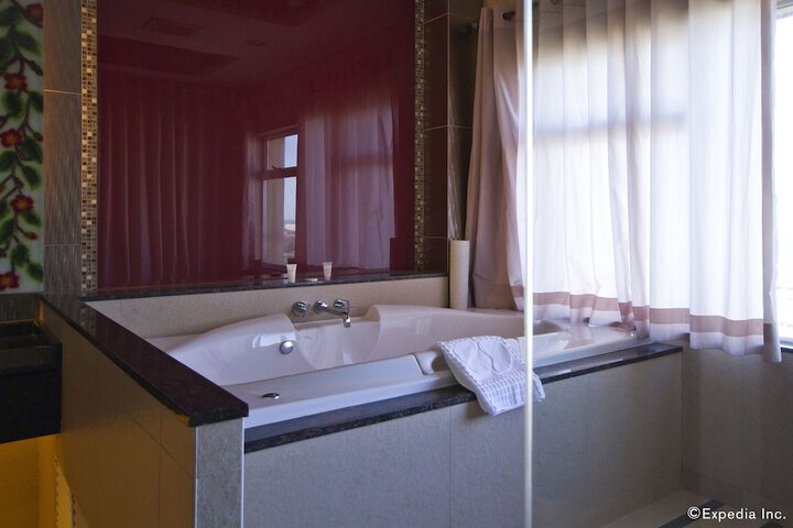 Room 70 of 95