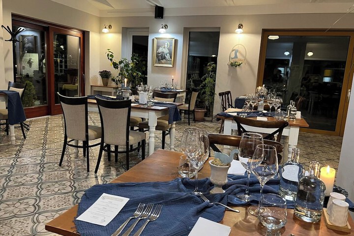 Dining 66 of 87