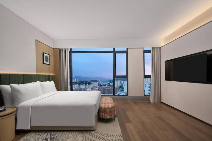 Room 12 of 38