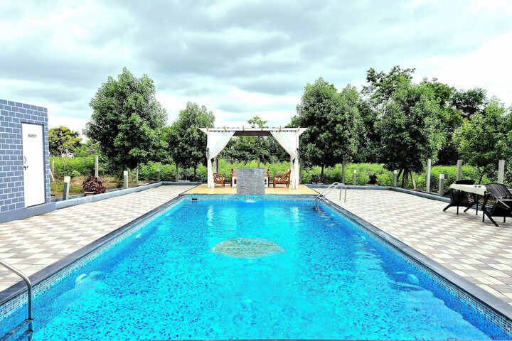 Pool 29 of 49
