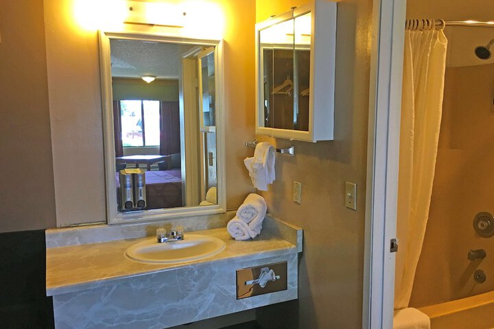 Bathroom sink