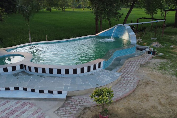 Pool 10 of 29