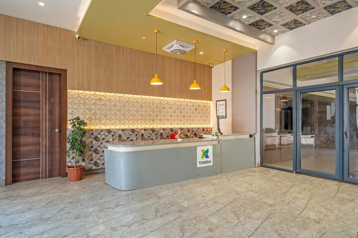 Hotel Interior 4 of 38