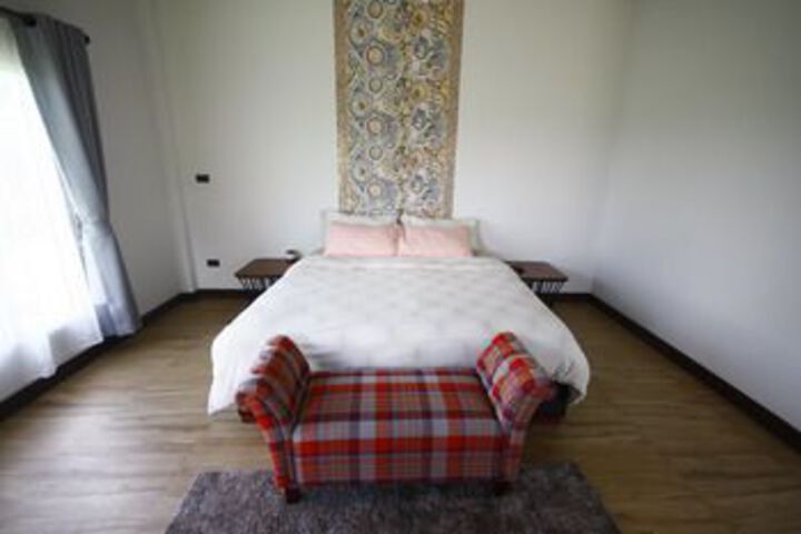 Room 9 of 17
