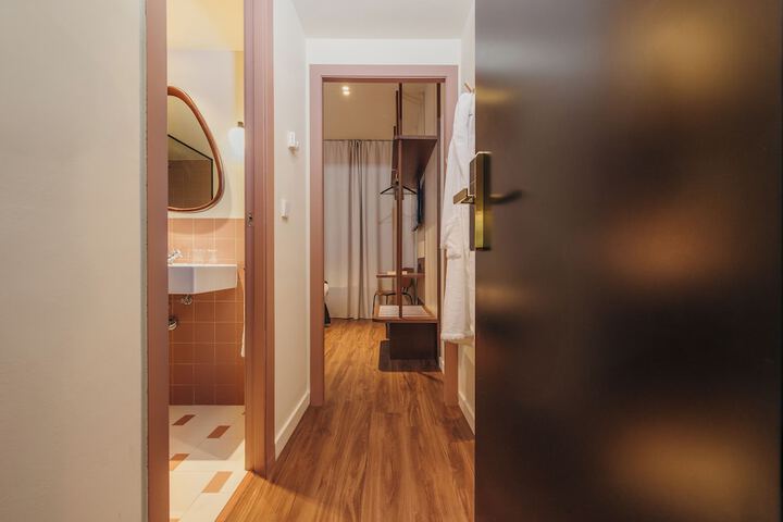 Room 18 of 29