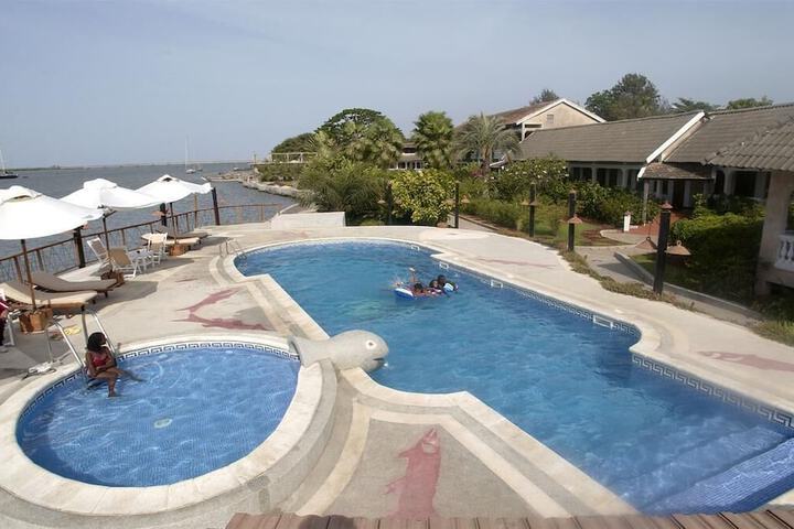 Hotel Pool