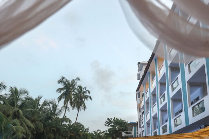 Hotel Exterior 62 of 74