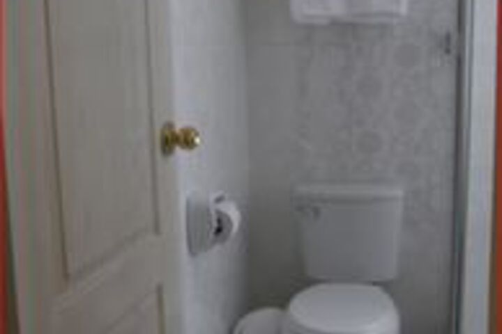 Room 3 of 32