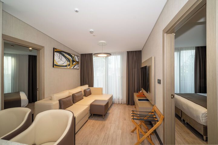 Room 36 of 170