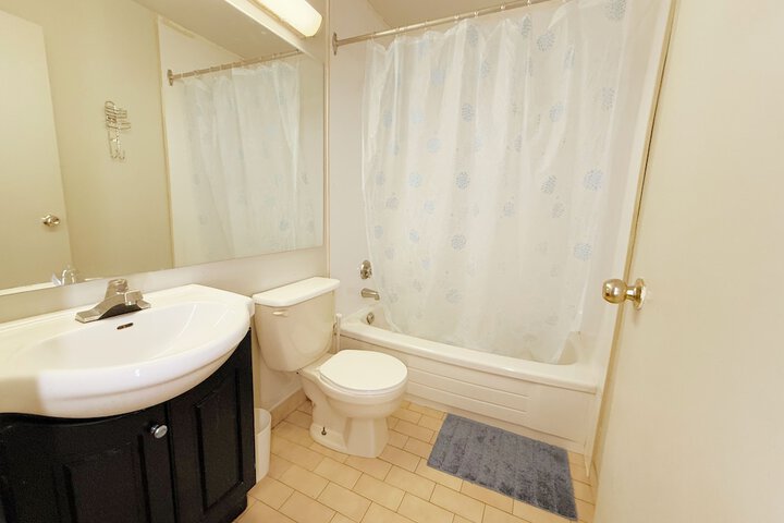 Room 4 of 6