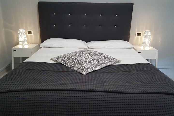 Room 4 of 16