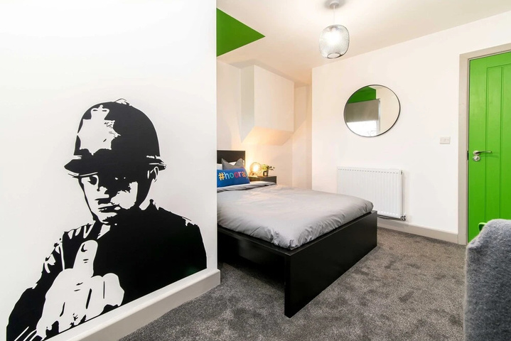 OnPoint - Large 6 Bed House With Parking