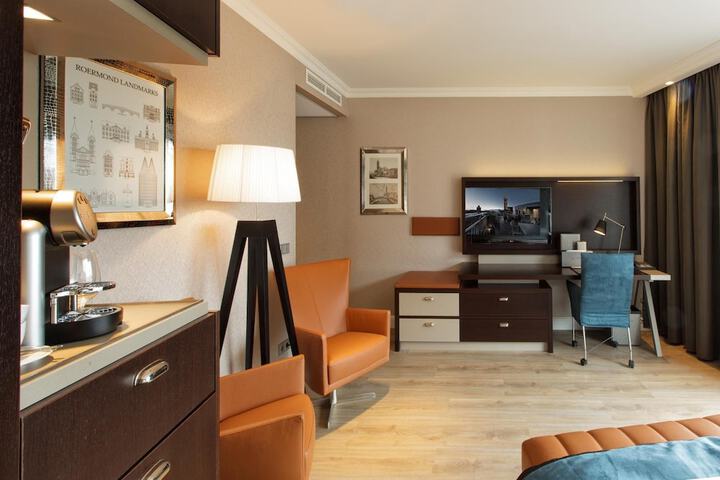 Room 15 of 48