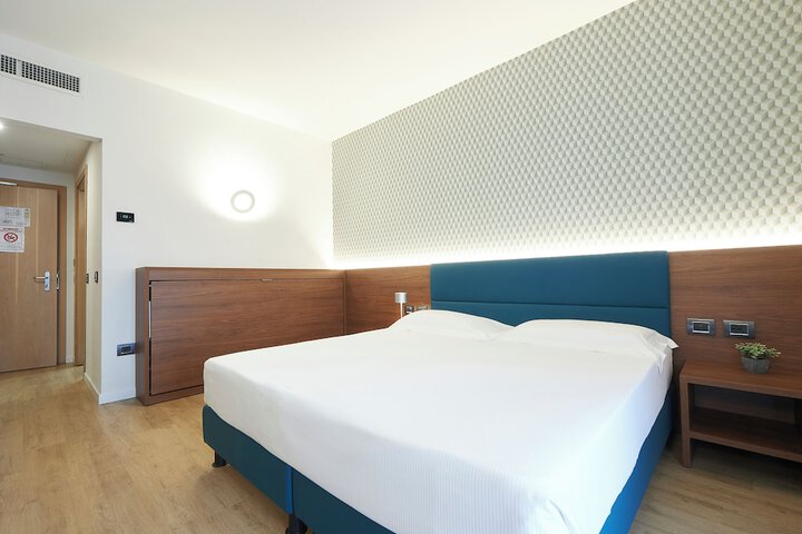 Room 27 of 70