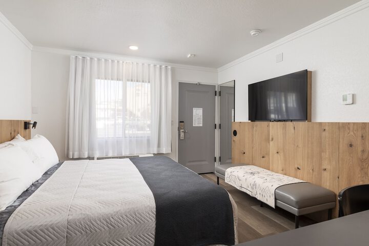 1 King Bed (24 of 24)