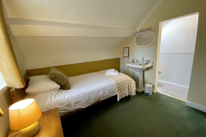 Room 9 of 23