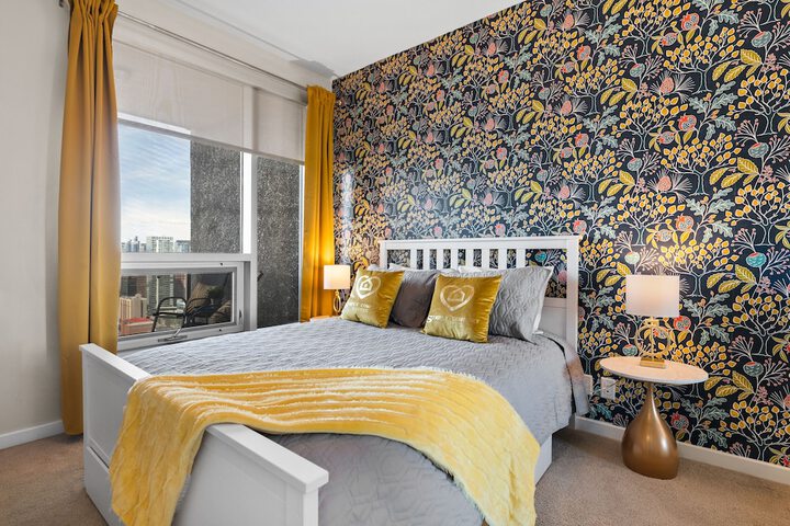Room 27 of 108